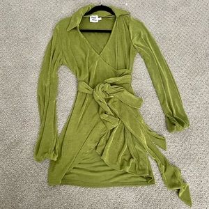 Green long sleeve mini dress
